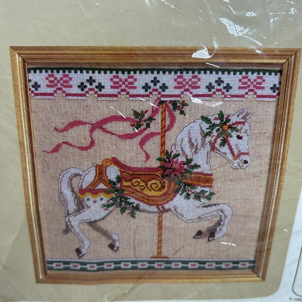 The Creative Circle #2338 Memories Holiday Crewel Embroidery Vintage Horse - Picture 2 of 7